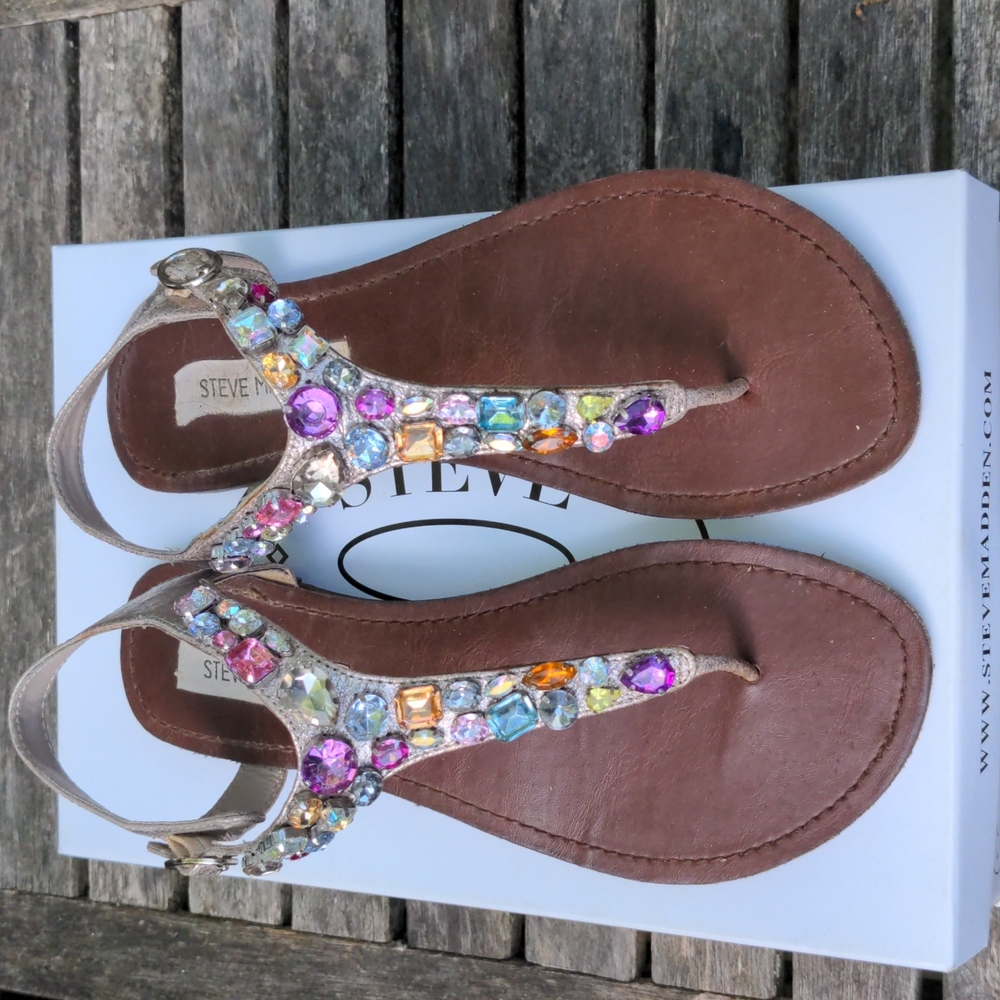 Steve Madden thong sandals with Jewels 8.5